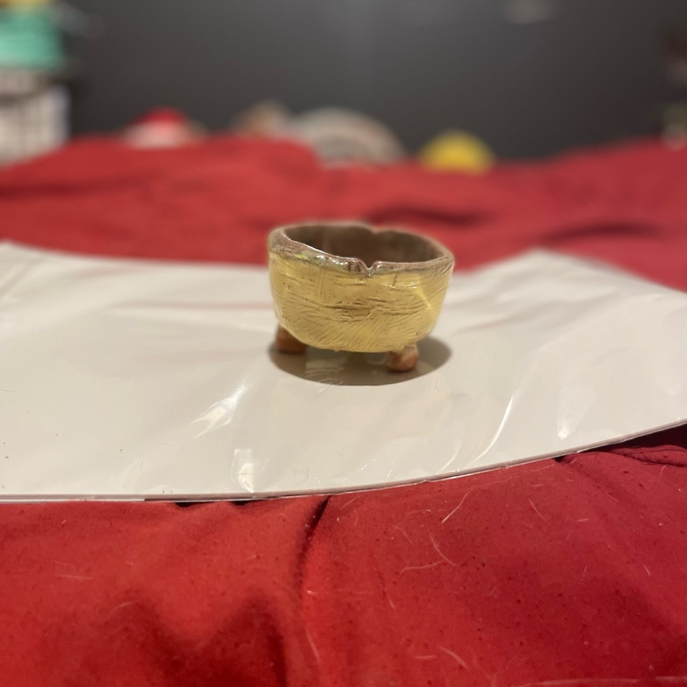❤️2/$25 Elegant Gold-Toned Jewelry Bowl